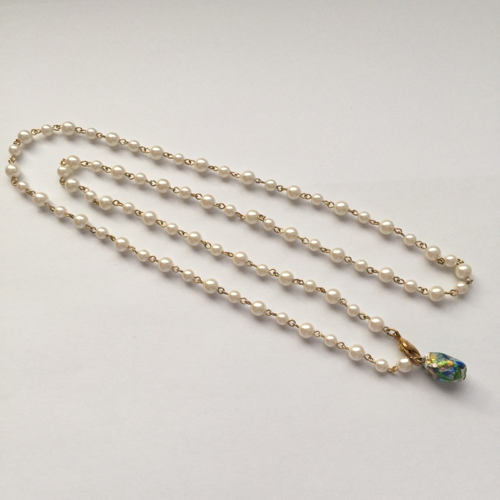 Vintage Pearls Necklace, with gold-tone hardware